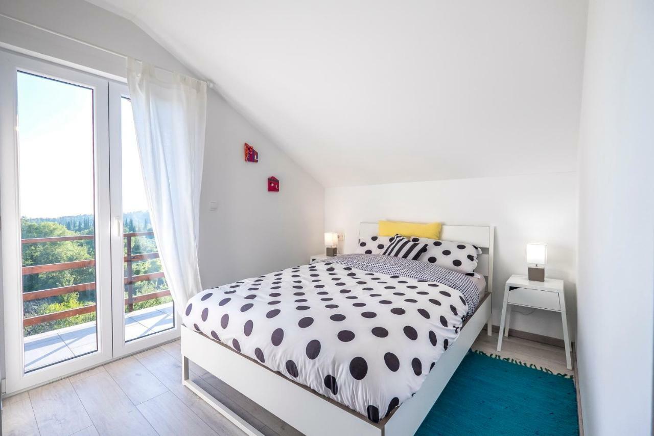 Apartamento Le Petit Čilipi Exterior foto
